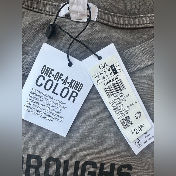 NWT Garage Cropped Graphic T Shirt - Picture 4 of 7